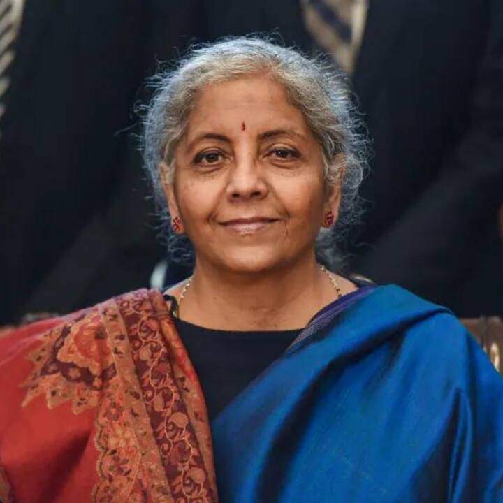 এই পরিস্থিতিতে আজ সাধারণ বাজেট পেশ করবেন কেন্দ্রীয় অর্থমন্ত্রী নির্মলা সীতারমণ।