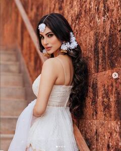 Mouni Roy Wedding: হলুদে মাখামাখি সূৃর্য-মৌনী, নবদম্পতির নতুন ছবিতে মুগ্ধ অনুরাগীরা