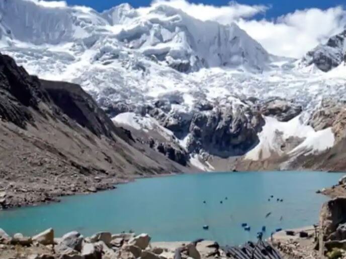 वैज्ञानिकों के मुताबिक, 2100 आने तक हिमालय के 75% ग्लेशियर पिघल कर खत्म हो जाएंगे