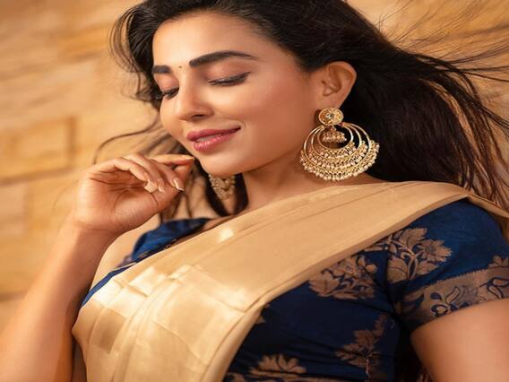 parvati nair: கவர்ச்சி போஸ்கள்....புடவையில் கிறங்கடிக்கும் பார்வதி நாயர்...! parvati nair: கவர்ச்சி போஸ்கள்....புடவையில் கிறங்கடிக்கும் பார்வதி நாயர்...!