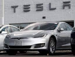 Tesla Car : थांबायला सांगितलं तरी न ऐकणाऱ्या ड्रायव्हरलेस टेस्ला कार परत बोलावणार