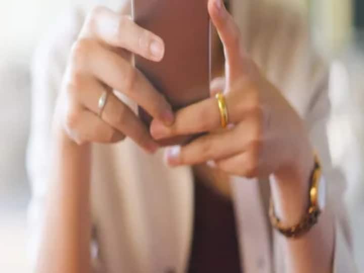 Mumbai crime news woman receives obscene video call from unknown caller files complaint Crime | வீடியோ காலில் அந்தரங்க உறுப்பை காட்டி வன்தொல்லை.. அதிரடியாக முடிவெடுத்த பெண்..