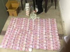 UP Crime : तळघरात काळी माया! 650 लॉकरमध्ये कोट्यवधी रुपये, दागिने लपवणाऱ्या माजी IPS चा भंडाफोड