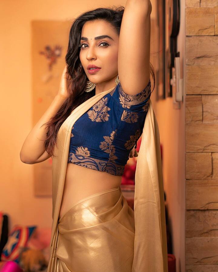 அழகோ அழகு அவள் கண்ணழகு அவள் போல் இல்லை ஒரு பேரழகு
