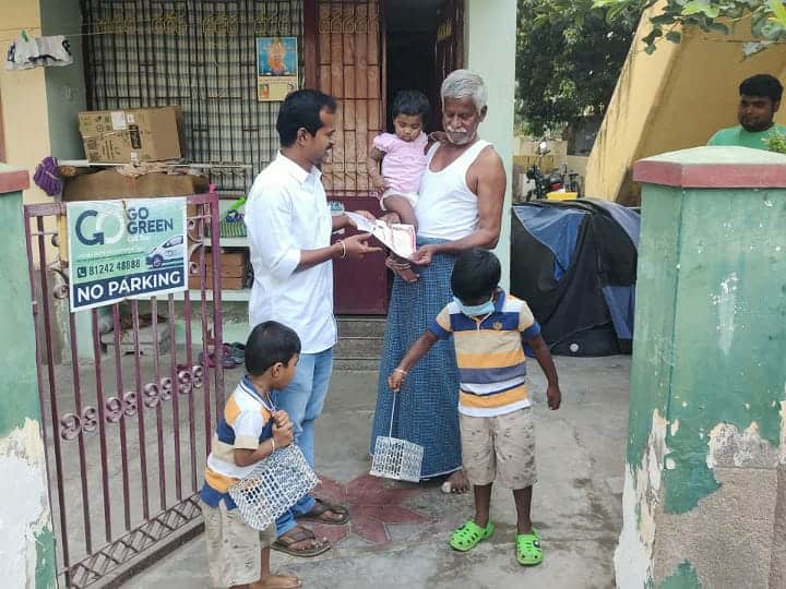 எலி கூண்டுடன் பிரச்சாரத்தை மேற்கொண்டு கரூர் சுயேச்சை வேட்பாளர்.. காரணம் தெரியுமா?