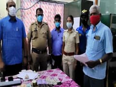 Local body elections | உரிய ஆவணம் இன்றி எடுத்து சென்ற 1.50 லட்சம் பறிமுதல் - பறக்கும் படை அதிகாரிகள் நடவடிக்கை