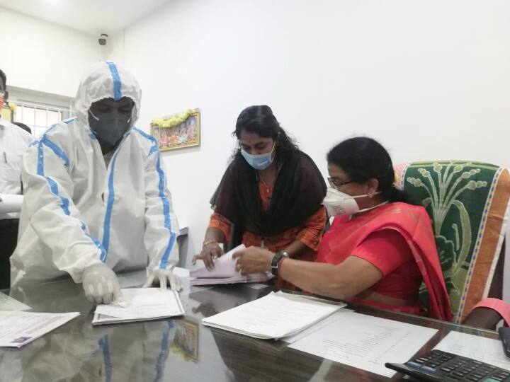 Local body election | பிபிஇ உடை அணிந்தபடி வந்து வேட்பு மனுத் தாக்கல் செய்த சுயேட்சை வேட்பாளர்