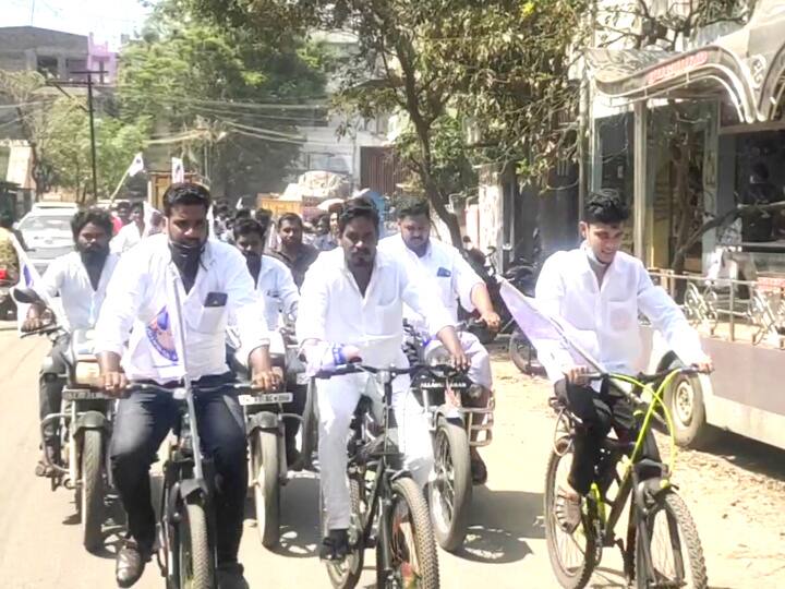 Mayiladuthurai Urban Local Body Election 2022 Tamilnadu Mayiladuthurai District Vijay who came to the rally on a bicycle and filed his nomination, was directed by the people! Urban Local Body Election: சைக்கிளில் பேரணியாக வந்து வேட்புமனு தாக்கல் செய்த விஜய் மக்கள் இயக்கத்தினர்!