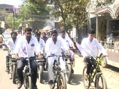 Urban Local Body Election: சைக்கிளில் பேரணியாக வந்து வேட்புமனு தாக்கல் செய்த விஜய் மக்கள் இயக்கத்தினர்!
