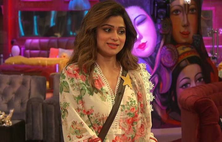 मुंबईतील बास्टियन रेस्टॉरंटमध्ये या पार्टीचे आयोजन करण्यात आले आहे. बिग बॉसच्या घरातील अनेक स्पर्धक या पार्टीला उपस्थित राहणार आहेत, मात्र तेजस्वी आणि करण कुंद्राला या पार्टीचे निमंत्रण देण्यात आलेले नाही.
