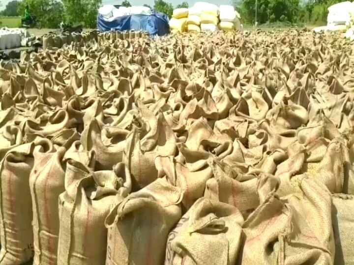 ஏக்கருக்கு 60 மூட்டைகளை மட்டுமே கொள்முதல் செய்யும் முறையால் விவசாயிகள் அவதி