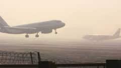 Airport Fog: কুয়াশায় কমেছে দৃশ্যমানতা, দমদম বিমানবন্দরে বিমান ওঠানামায় সমস্যা|Bangla News