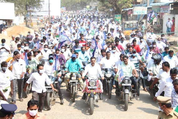 New Districts Celebrations: పాలాభిషేకాలు.. పూలాభిషేకాలు.. జగన్ కి కృతజ్ఞతగా వారోత్సవాలు.. 
