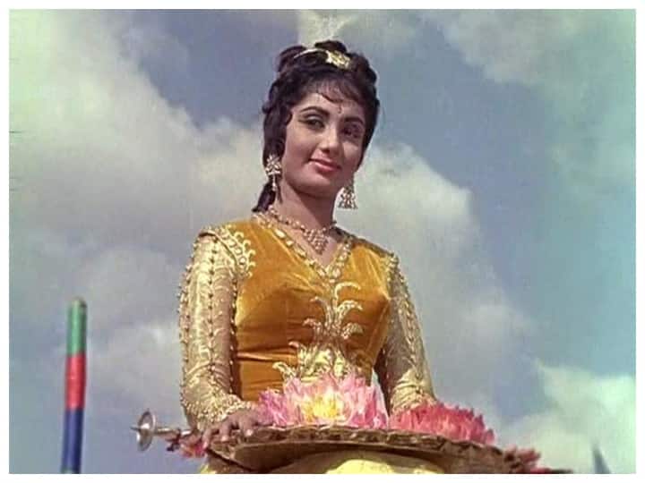 Rajkumar जब गए थे Sadhana के घर डिनर पर, लेकिन नहीं लगाया खाने को हाथ, पूछने पर एक्ट्रेस को मिला ऐसा जवाब