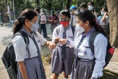 School Reopen: কোভিড বিধি মানতে শ্রেণিকক্ষের বাইরেই পঠন-পাঠন, সিদ্ধান্ত একাধিক বেসরকারি স্কুলের