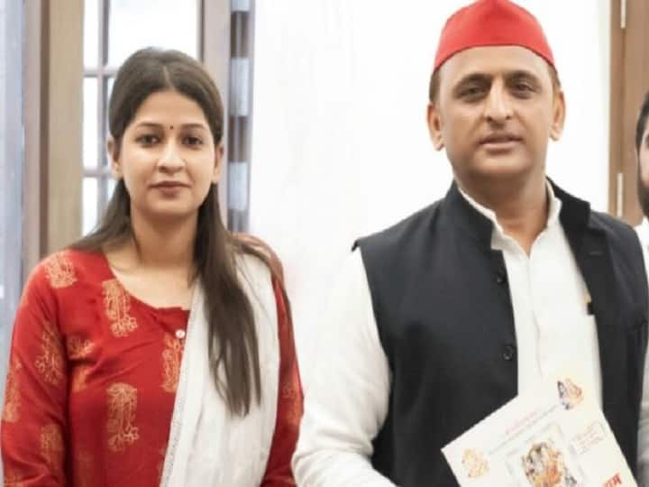 UP Election 2022: Pooja Shukla, who was arrested for protesting against CM Yogi, became the candidate of Samajwadi Party, will contest from this seat in Lucknow UP Election 2022: कभी सीएम योगी के खिलाफ प्रदर्शन करने पर गिरफ्तार होने वाली Pooja Shukla बनी सपा उम्मीदवार, लखनऊ की इस सीट से लड़ेंगी चुनाव