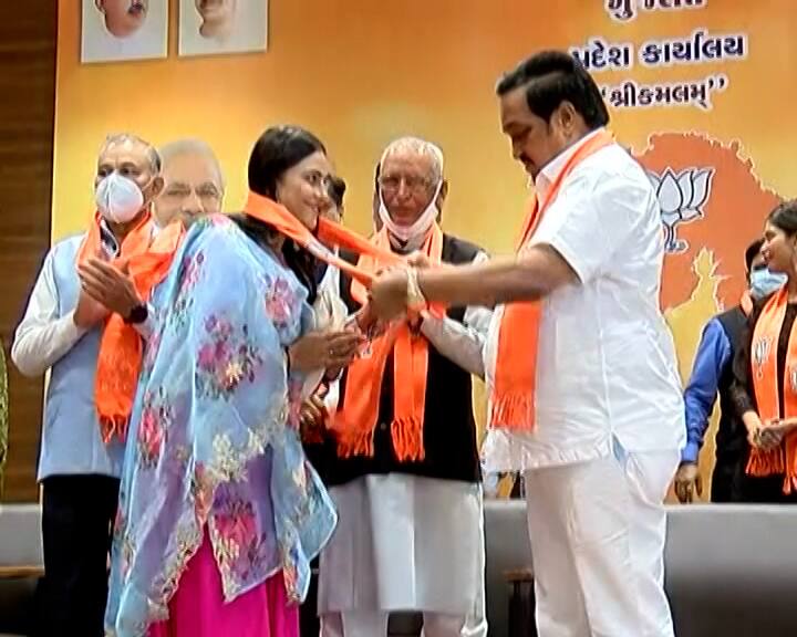 કલાકારો ભાજપમાં જોડાયા .