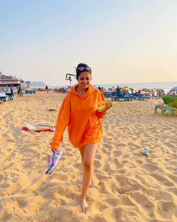 బిగ్ బాస్ బ్యూటీ దివి గోవా బీచ్ లో షికార్లు చేస్తూ చిల్ అవుతోంది. -Image credit: Divi Vadthya/Instagram