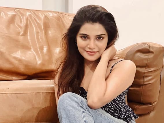 Actress Aathmika : குத்த வச்சு உட்கார்ந்து மனதை கொள்ளை கொண்ட ஆத்மிகா... அசத்தல் க்ளிக்ஸ்! Actress Aathmika : குத்த வச்சு உட்கார்ந்து மனதை கொள்ளை கொண்ட ஆத்மிகா... அசத்தல் க்ளிக்ஸ்!