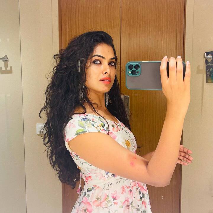 దివి గ్లామరస్ ఫోటోలు -Image credit: Divi Vadthya/Instagram