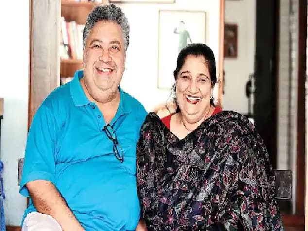 मनोज पाहवा ने अपने करियर की शुरुआत काफी साल पहले ऑफिस ऑफिस सीरियल से की थी. इसके बाद वो कई बॉलीवुड फिल्मों में लोगों को गुदगुदाते नजर आए. वहीं उनकी पत्नी भी फिल्मों में कई बार अपने अभिनय से लोगों को एंटरटेन कर चुकी हैं.