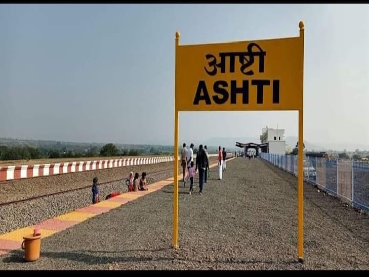 Beed News Parli Beed Nagar railway line will start from tomorrow first passenger train of twelve coaches will run till Ashti Beed News : परळी बीड नगर रेल्वे मार्ग उद्यापासून सुरु, आष्टीपर्यंत धावणार बारा डब्यांची पहिली प्रवाशी रेल्वे
