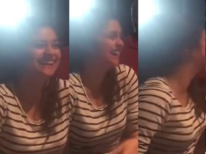 Actress Keerthy suresh dubbing video goes viral Watch Video | அடடே க்யூட்டி..! டப்பிங்கில் படாரென வெடித்துச் சிரித்த கீர்த்தி.! வைரல் வீடியோ!
