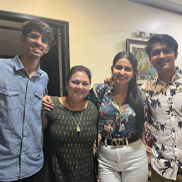સિંગર કિંજલ દવે  બની ગોકુલ ધામ સોસાયટીની મહેમાન, જેઠાલાલ સાથે કરી મુલાકાત, જુઓ તસવીરો