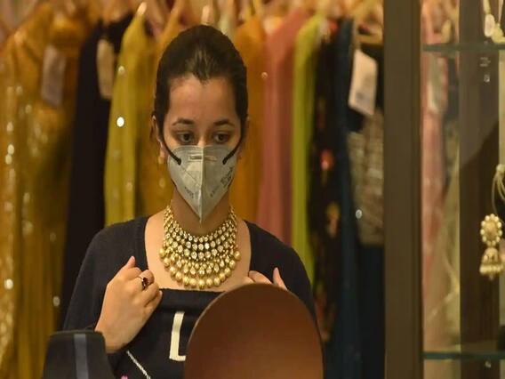 Gold-Silver Price, 21 Feb: வாரத்தின் முதல் நாளில் தங்கம் விலை குறைந்தது - இன்றைய விலை நிலவரம் Gold-Silver Price, 21 Feb: வாரத்தின் முதல் நாளில் தங்கம் விலை குறைந்தது - இன்றைய விலை நிலவரம்