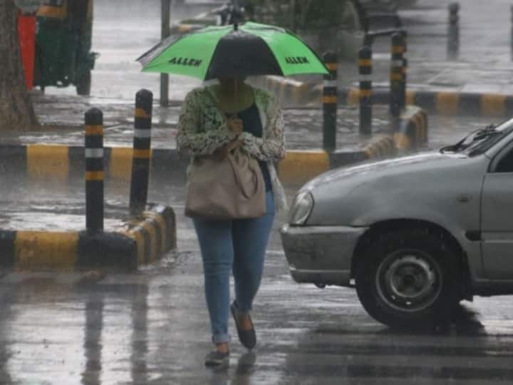 Weather Update: Cold weather will continue, chances of rain in these states including Delhi and UP today Weather Update: राजधानी दिल्ली-NCR में बारिश के साथ हवाओं के चलने से बढ़ी ठंड, जानें देश के बाकी हिस्सों में मौसम का हाल