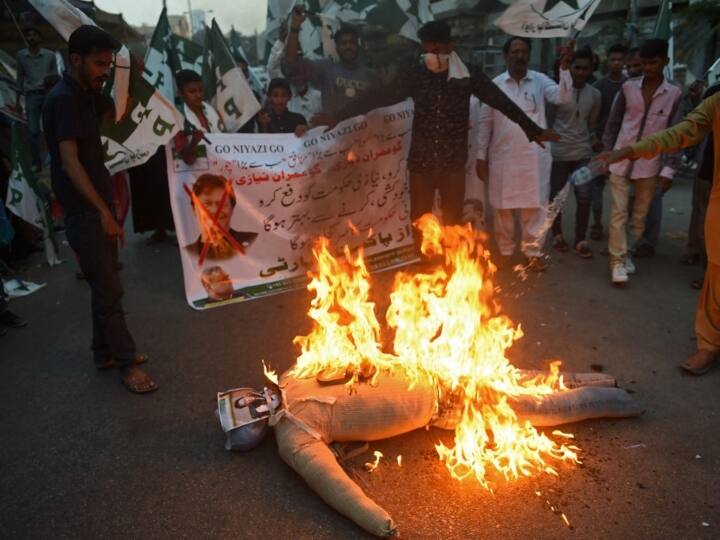 Pakistan Hindu businessman shot dead in Sindh Province, protesters block highway Ghotki district Pakistan के सिंध प्रांत में हिंदू व्यापारी की हत्या के बाद जमकर हुआ बवाल, प्रदर्शनकारियों ने किया हाईवे जाम