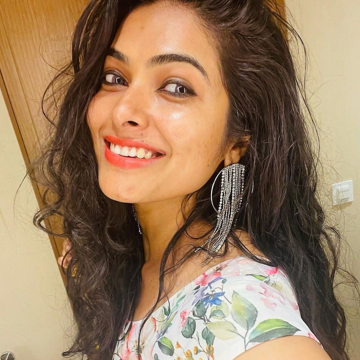 దివి గ్లామరస్ ఫోటోలు -Image credit: Divi Vadthya/Instagram