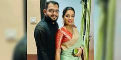 Iman-Nilanjn Anniversary: āύā§āϞāĻžāĻā§āĻāύā§āϰ āϏāĻā§āĻā§ āĻĒā§āϰāĻĨāĻŽ āϏāĻžāĻā§āώāĻžā§ āĻĨā§āĻā§ āĻŦāĻŋā§ā§āϰ āĻāϏāϰ, āĻŦāĻŋāĻŦāĻžāĻšāĻŦāĻžāϰā§āώāĻŋāĻā§āϤ⧠āϏā§āĻŽā§āϤāĻŋ āϰā§āĻŽāύā§āĻĨāύ āĻāĻŽāύ āĻāĻā§āϰāĻŦāϰā§āϤā§āϰ