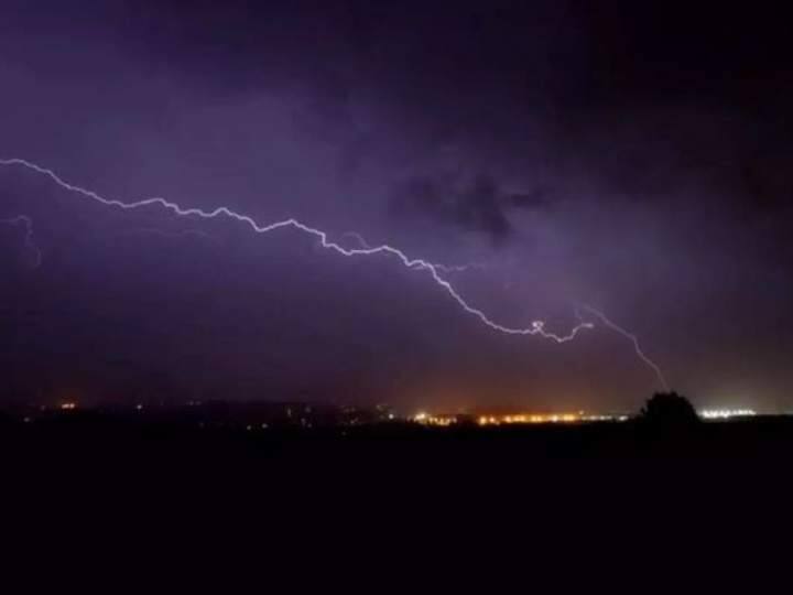 The mega lightning that engulfed three states in America is the longest in the world ... Watch the video Mega Flash: మూడు రాష్ట్రాలను కమ్మేసిన మెగా మెరుపు, ప్రపంచంలో అతి పొడవైనది ఇదే... వీడియో చూడండి