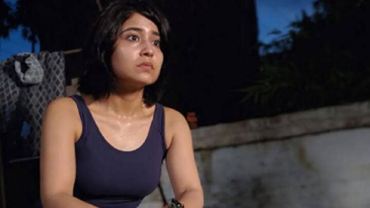 बात श्वेता त्रिपाठी की फीस की करें तो मीडिया रिपोर्ट्स के मुताबिक एक्ट्रेस ने एक एपिसोड का 2 लाख 20 हजार रुपए चार्ज किया था और वो लगभग सभी 10 एपिसोड में नजर आई थीं. (फोटो – सोशल मीडिया)