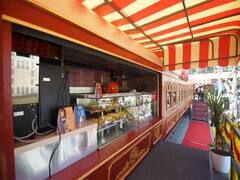 PHOTOS: ट्रेन कोच में शुरू हुआ ‘रेस्टोरेंट ऑन व्हील्स’, शानदार लुक और बेहतरीन खान पान की सुविधा