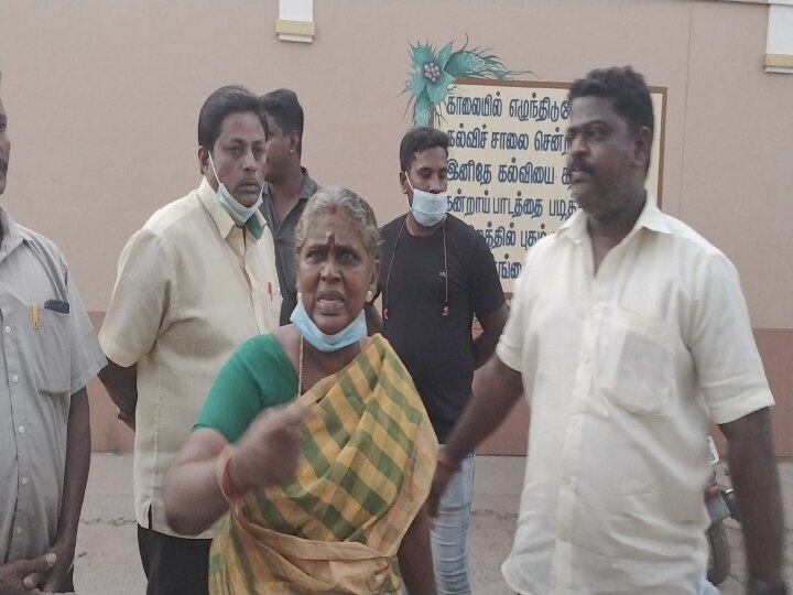 கடலூரில் வேட்பாளர் பட்டியலில் இடம் இல்லாததால் அதிருப்தி  - திமுக  அலுவலகம் முன் தொண்டர்கள் திரண்டதால் பரபரப்பு