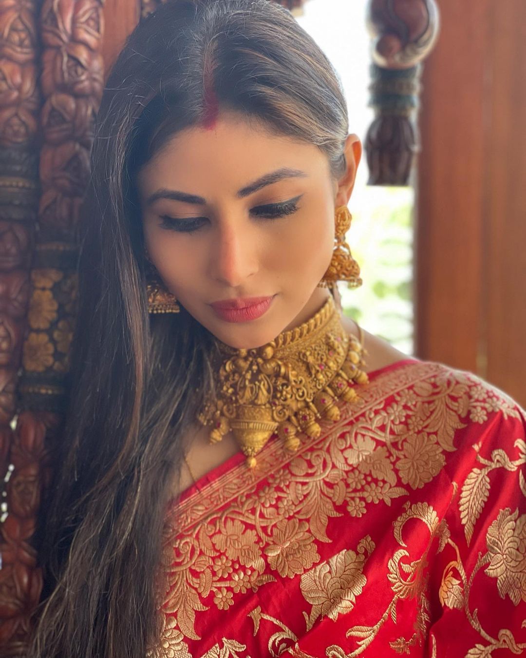 Mouni Roy Husband Suraj Nambiar Post Wedding Festivities, Naagin Actress  Glows In Red Benarasi Silk Saree & Sindoor