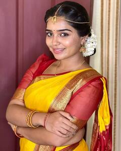 Gowri Kishan pics: மனதை அள்ளும் மஞ்சளில் ஜூனியர் ஜானு... லேட்டஸ்ட் க்ளிக்ஸ்