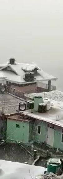 ਹਿਮਾਚਲ ਪ੍ਰਦੇਸ਼ 'ਚ ਤਾਜ਼ਾ ਬਰਫਬਾਰੀ ਦੇ ਖੂਬਸੂਰਤ ਨਜ਼ਾਰੇ