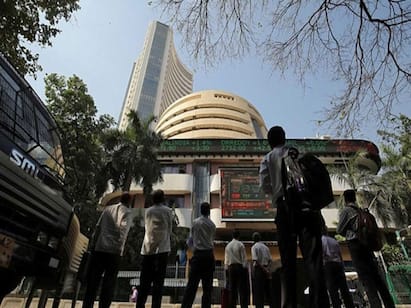Share Market: Sensex and Nifty fall due to low prices in HDFC,IDFC stocks Sensex Falls: இன்று இறக்கத்துடன் தொடங்கியுள்ளது பங்குச்சந்தை..