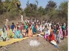 अमरावतीच्या सावंगी मग्रापूर गावात मागासवर्गीयांनी गाव सोडलं, ग्रामपंचायतीनं 28 दिवसांपासून पाणीपुरवठा बंद केल्याचा आरोप