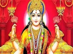 Lakshmi Ji: मां लक्ष्मी की कृपा बनाए रखने के लिए नियमित रखें इन बातों का ध्यान, वरना रूठ कर चली जाती हैं देवी जी