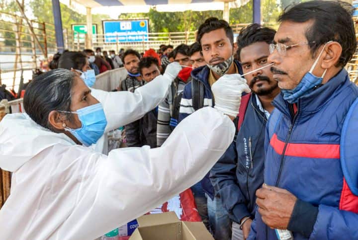 Coronavirus Cases Today: india reports 1,27,952 new covid cases and 1059 deaths in last 24 hours Coronavirus Cases Today: देश में पिछले 24 घंटों में कोरोना एक लाख 28 हजार केस दर्ज, पॉजिटिविटी रेट 8 फीसदी से कम