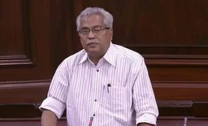 ਸਮ੍ਰਿਤੀ ਇਰਾਨੀ ਦੇ ਜਵਾਬ 'ਤੇ ਪਲਟਵਾਰ ਕਰਦੇ ਹੋਏ ਬਿਨੋਏ ਵਿਸ਼ਵਮ ਨੇ ਕਿਹਾ ਕਿ ਇਰਾਨੀ ਦਾ ਜਵਾਬ ਸਦਨ ਨੂੰ ਗੁੰਮਰਾਹ ਕਰਨ ਦੀ ਕੋਸ਼ਿਸ਼ ਹੈ। ਅਜਿਹੇ ਬਿਆਨ ਨਾ ਸਿਰਫ਼ ਮੈਰਿਟਲ ਰੇਪ ਅਤੇ ਘਰੇਲੂ ਹਿੰਸਾ ਦੇ ਮੁੱਦੇ ਨੂੰ ਘੱਟ ਕਰਨ ਦੀ ਕੋਸ਼ਿਸ਼ ਕਰਦੇ ਹਨ, ਸਗੋਂ ਅਜਿਹੇ ਅਪਰਾਧਾਂ ਦਾ ਸ਼ਿਕਾਰ ਹੋਈਆਂ ਬਹੁਤ ਸਾਰੀਆਂ ਔਰਤਾਂ ਦਾ ਅਪਮਾਨ ਵੀ ਕਰਦੇ ਹਨ। ਉਨ੍ਹਾਂ ਇਹ ਵੀ ਕਿਹਾ ਕਿ ਉਹ ਇਹ ਨਹੀਂ ਕਹਿੰਦੇ ਕਿ ਹਰ ਆਦਮੀ ਬਲਾਤਕਾਰੀ ਹੈ। ਇਸ ਦੇ ਨਾਲ ਹੀ ਉਨ੍ਹਾਂ ਇਹ ਸਵਾਲ ਵੀ ਪੁੱਛਿਆ ਕਿ ਕੀ ਸਰਕਾਰ ਇਸ ਮੁੱਦੇ 'ਤੇ ਕੋਈ ਡਾਟਾ ਇਕੱਠਾ ਕਰਕੇ ਸੰਸਦ 'ਚ ਪੇਸ਼ ਕਰ ਸਕਦੀ ਹੈ।