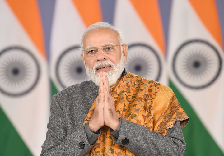 DA Hike: केंद्रीय कर्मचारियों को जनवरी 2022 में खुशखबरी मिल सकती है. जल्द ही महंगाई भत्ता (DA Hike) का बढ़ना तय माना जा रहा है. यानी कर्मचारियों के वेतन में फिर से बंपर बढ़ोतरी होगी. फिटमेंट फैक्टर को लेकर केंद्रीय कर्मचारियों की मांग पर केंद्र सरकार फैसला ले सकती है.