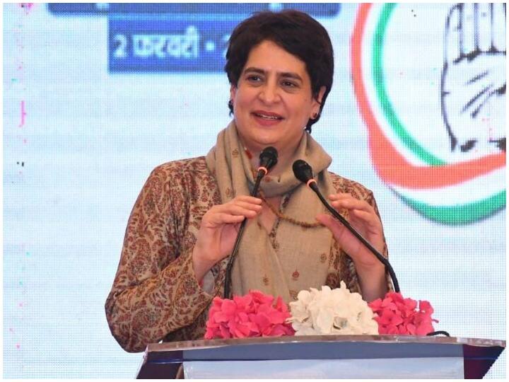 up congress to announce its manifesto after bjp and sp in lucknow priyanka gandhi to present there UP Election 2022: घोषणा पत्रों के एलान के बाद छिड़ी सियासी जंग, एसपी-बीजेपी की तकरार के बीच आज Congress लाएगी मेनिफेस्टो