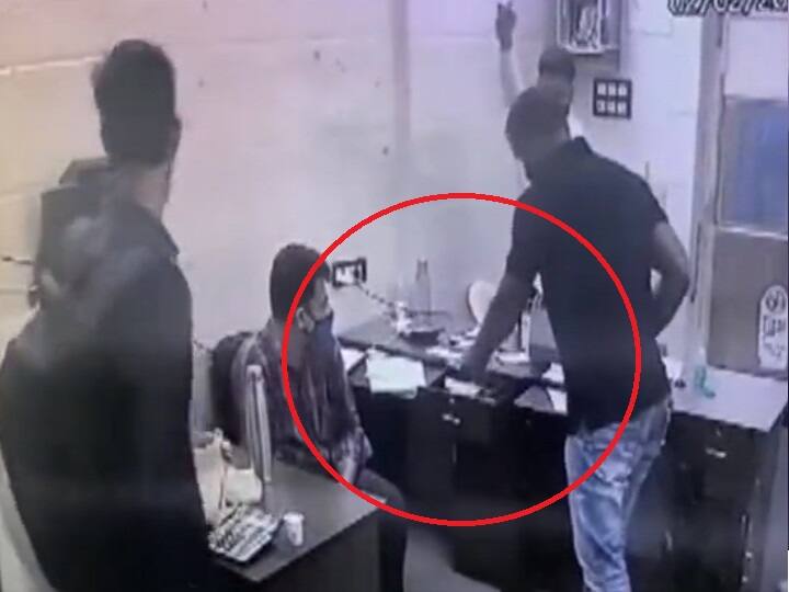 Watch Video | மாஸ்க்.. கையில் துப்பாக்கி.. நிதி நிறுவனத்தில் திடீரென புகுந்து ரூ.1 கோடியை திருடிச்சென்ற கும்பல்..