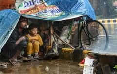 दिल्ली-एनसीआर में मौसम का बदला मिजाज, तेज हवाओं के साथ बादल गरजे, बूंदाबांदी से बढ़ी ठंड- PICS