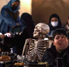 ਵੇਟਰ ਨਹੀਂ ਇੱਕ ਭੂਤ-ਪ੍ਰੇਤ ਤੇ ਜ਼ੋਂਬੀ ਪਰੋਸ ਦੇ ਖਾਣਾ, ਇਹ ਰੈਸਟੋਰੈਂਟ ਵੇਖ ਨਿਕਲ ਜਾਏਗੀ ਚੀਖ